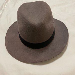 Gray felt hat - like new